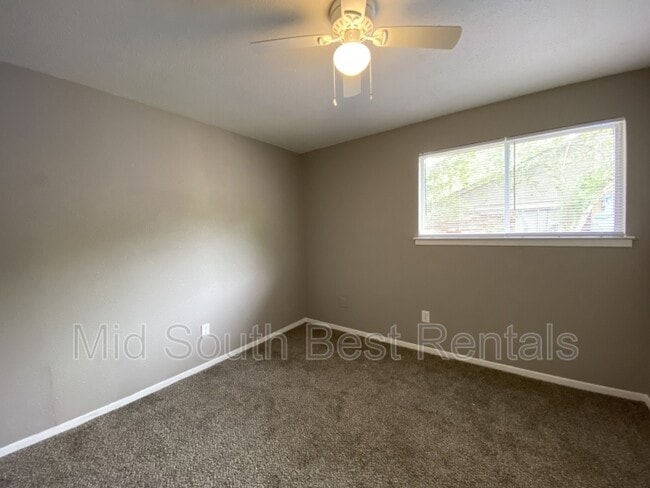 Building Photo - 5475 Apple Blossom Dr