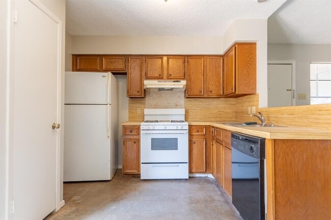 Building Photo - 6201 Berkett Cove