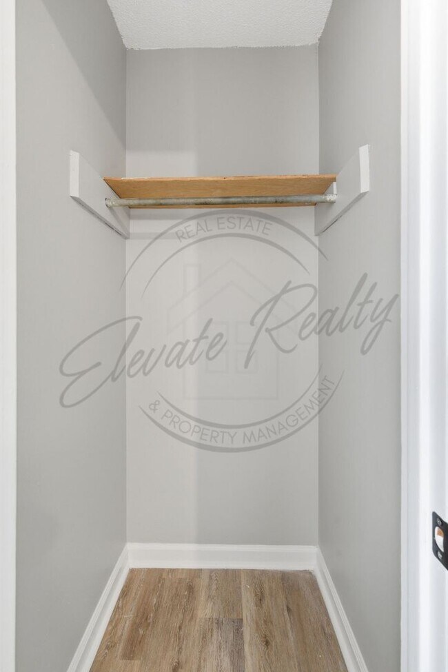 Building Photo - Two Bedroom Townhouse with Updates in North Nashville!