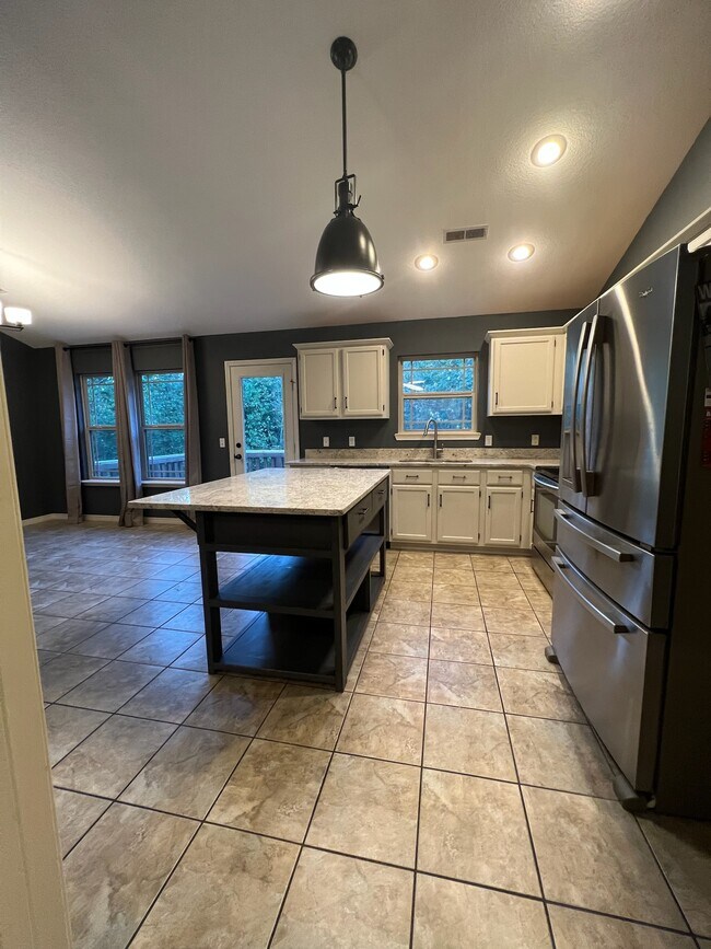 Building Photo - 22 Lyndhurst Dr