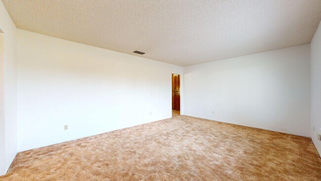 Building Photo - ****OPEN HOUSE**** Friday April, 31, 2026 @ 1-3pm