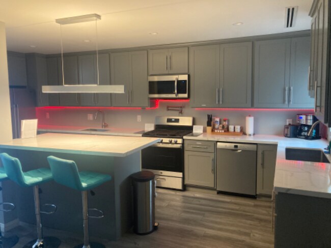 Building Photo - 1415 Stearns Dr