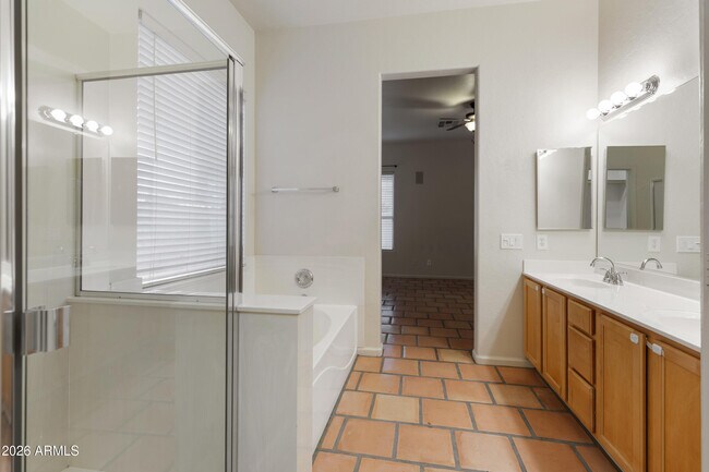 Building Photo - 2320 S Sorrelle