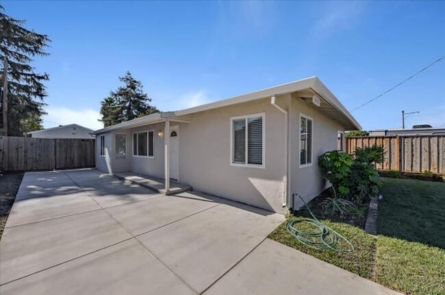 Building Photo - 3360 Warburton Ave