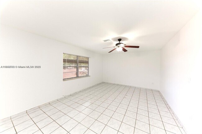 Building Photo - 3019 SW 68th Terrace