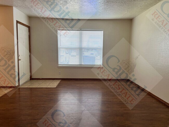 Building Photo - Charming 2 bedroom