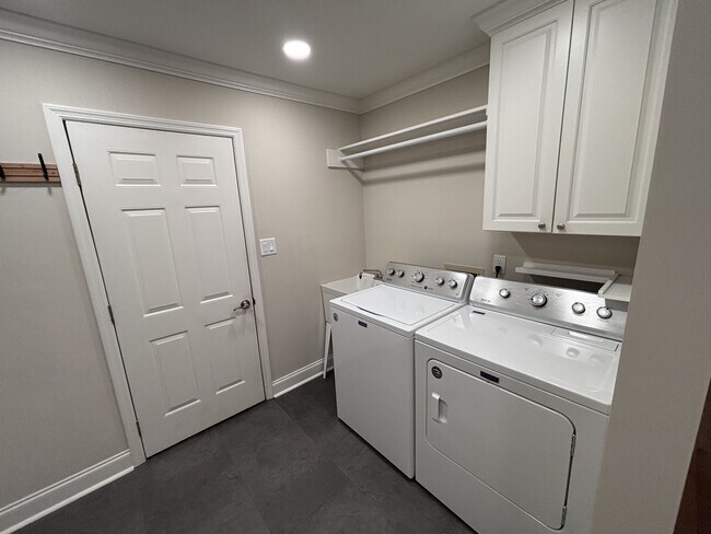 Building Photo - 65 Pinyon Cir