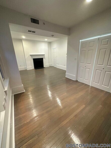 Building Photo - 1404 Beacon St