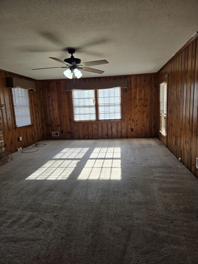 Building Photo - 9 Brookspring Cir