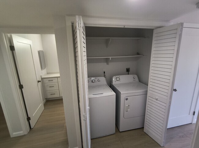 Building Photo - Remodeled Townhouse in La Mesa - 3 Bedrooms