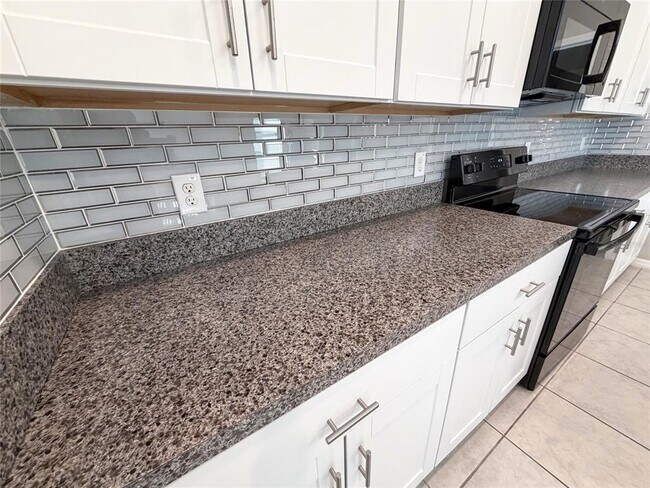 Building Photo - 3816 Hanover Dr