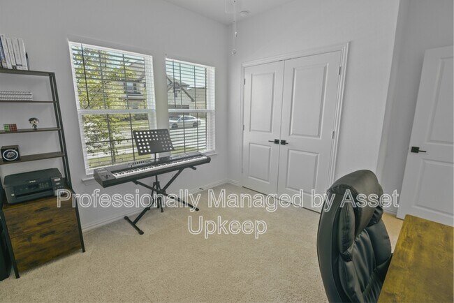 Building Photo - 702 Charity Dr