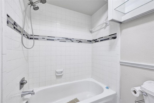 Building Photo - 15611 Rolling Timbers Dr
