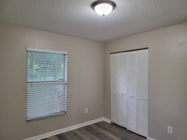 Building Photo - E9th