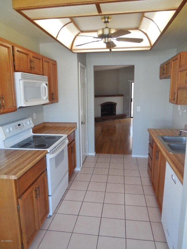 Building Photo - 127 E Danbury Rd