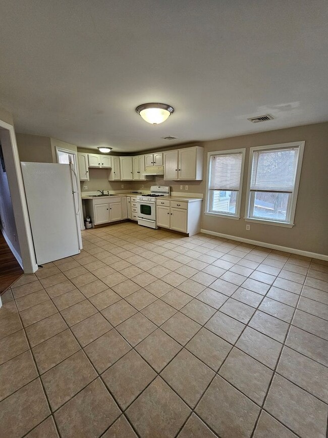 Building Photo - 76 Congress St