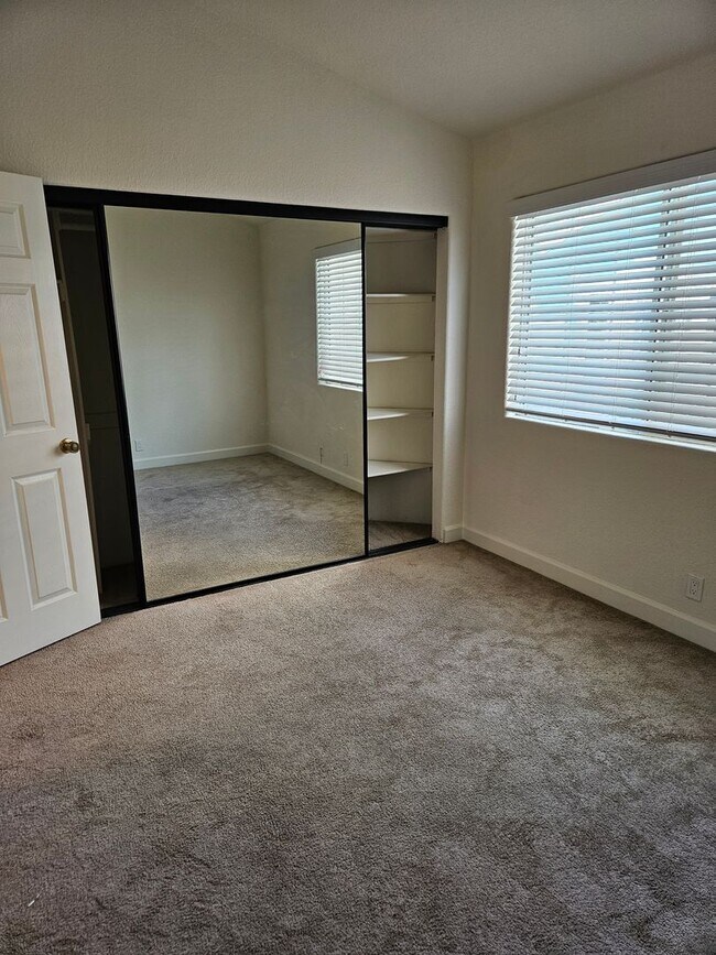 Building Photo - Light, bright and spacious 3 bedroom Coronado condo with garage!