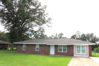 Building Photo - 1252 Nixon Dr