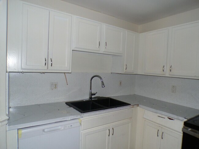 Building Photo - 1620 Cetona Dr