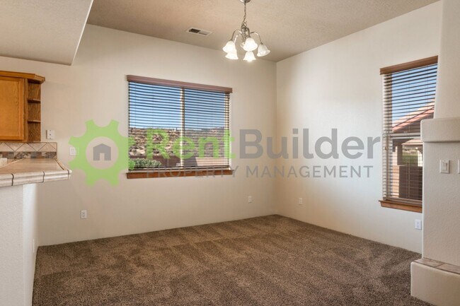 Building Photo - Model Perfect Living in Beautiful Loma Pinon