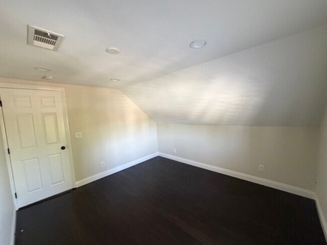 Building Photo - 114 N 12th Ave