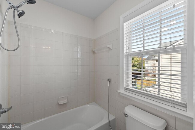 Building Photo - 7722 Yalta Way