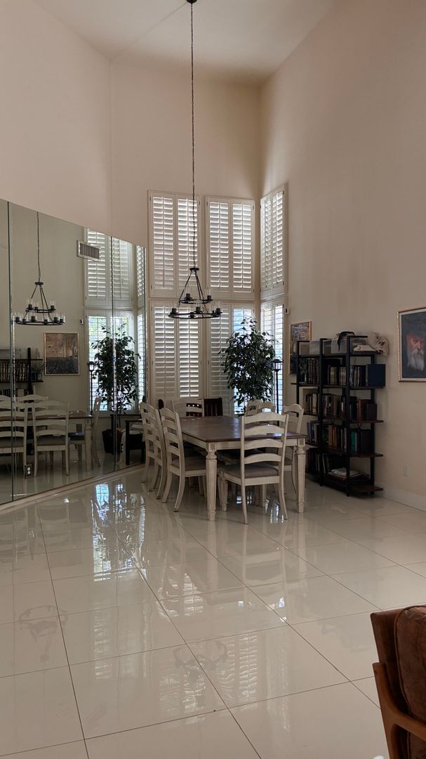 Building Photo - Stunning Fully Remodeled Luxury Home in Peccole Ranch