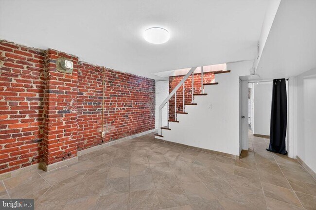 Building Photo - 1025 30th St NW