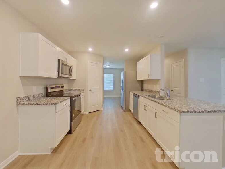 Building Photo - 10122 Cerritos dr