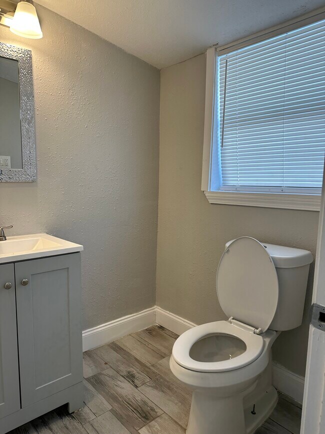 Building Photo - 1500 Spain St