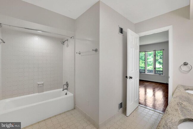Building Photo - 8901 Iron Gate Ct