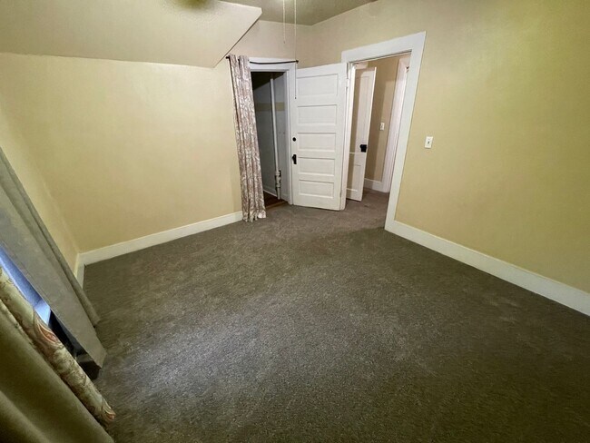 Building Photo - Stirling City Charmer-3 bed 1 bath, large ...