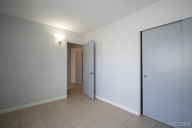 Building Photo - $3300 / 4 Bed /2 Bath / 2 Parking IN PEARL...