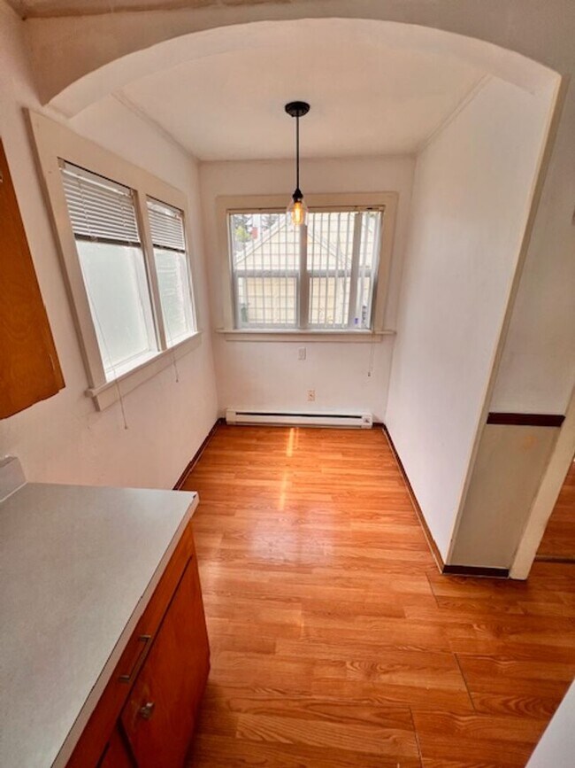 Building Photo - 2162