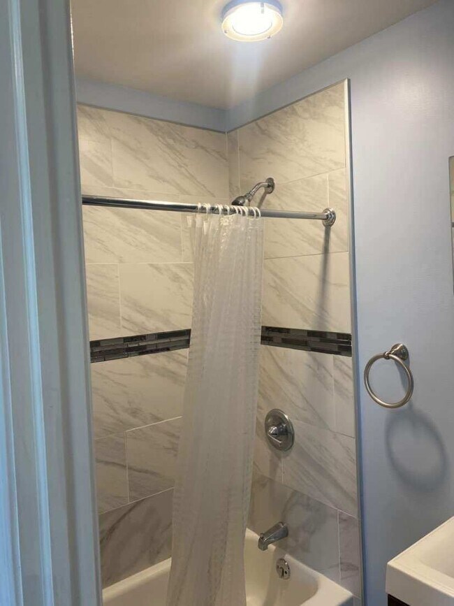 Building Photo - 1841 W Master St