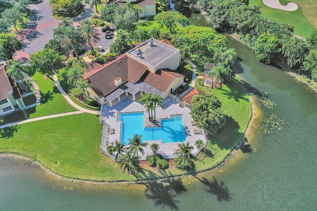 Building Photo - 2BED/1BATH renovated apartment ready to MOVE IN!