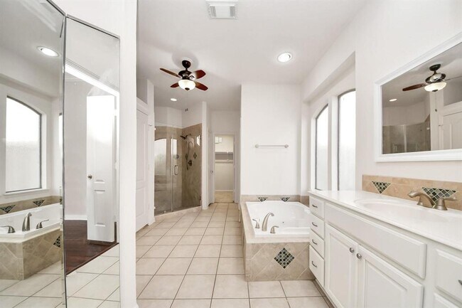 Building Photo - 6423 Middlelake Ct
