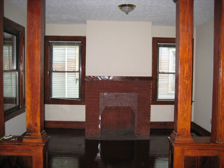 Building Photo - 611 E 37th St
