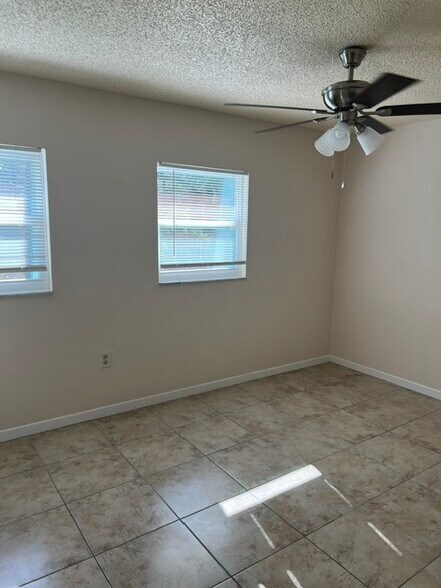 Building Photo - 1525 SE 25th St