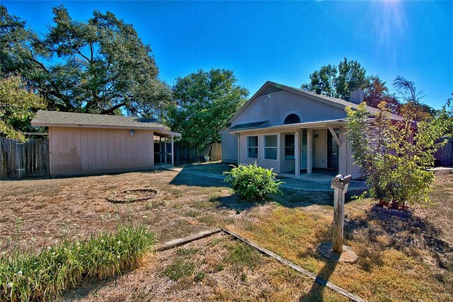 Building Photo - 1105 Forest Oaks Path