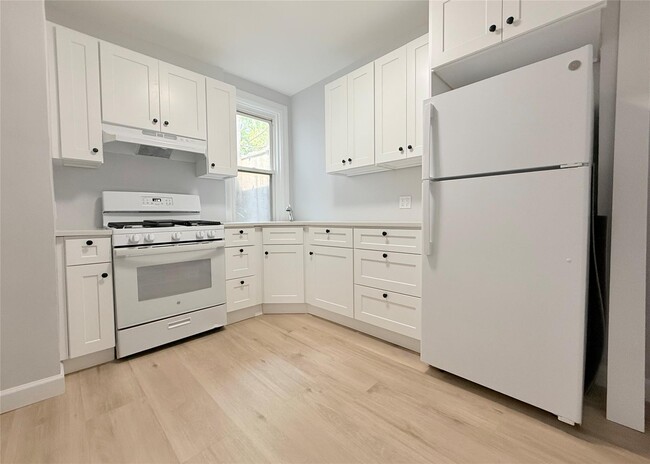 Building Photo - 230 Mamaroneck Ave