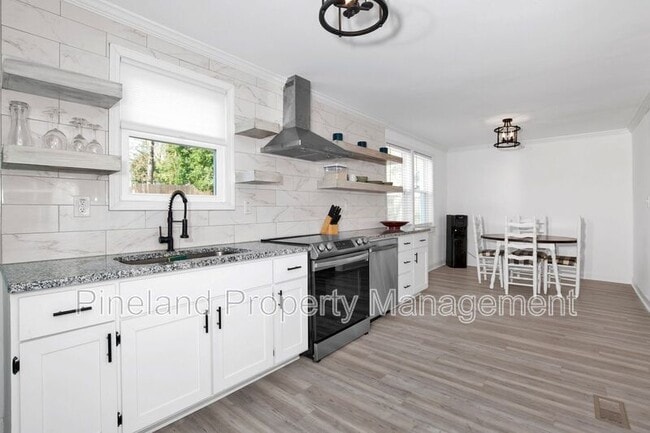 Building Photo - 506 Cross St