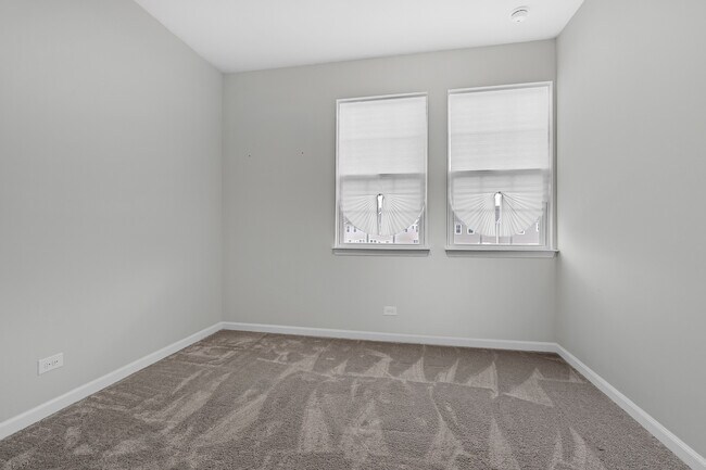 Building Photo - 780 Weller Dr