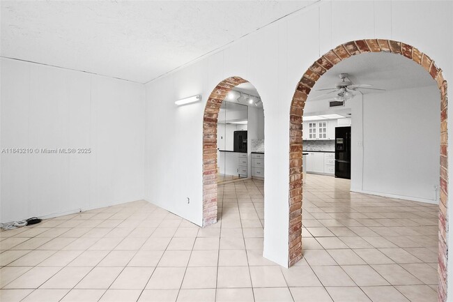 Building Photo - 50 Matador Ln