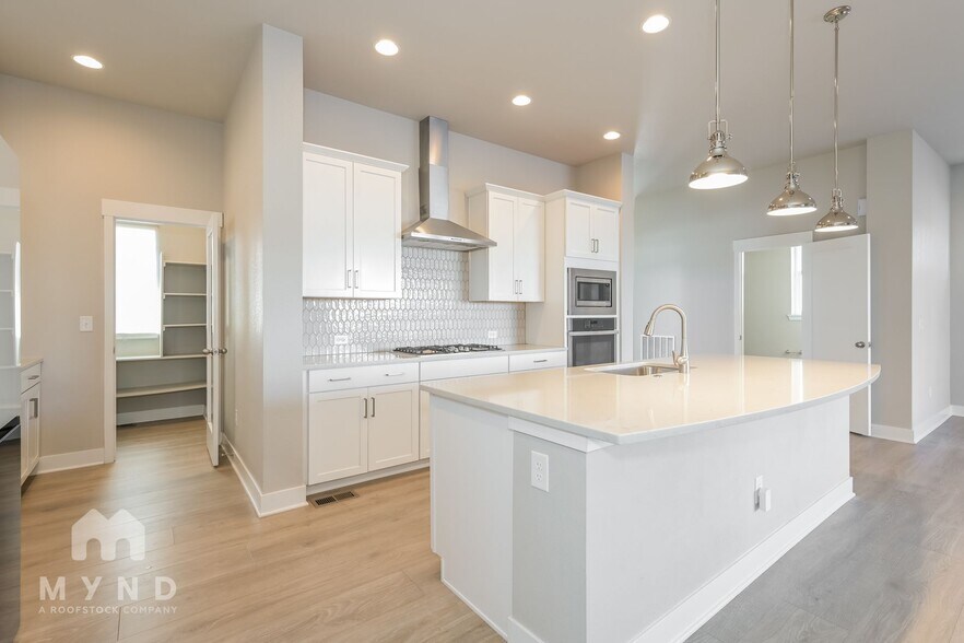 Building Photo - 6047 N Netherland Ct