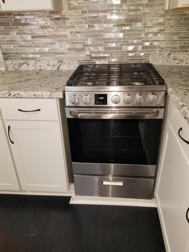 Building Photo - 159 W 10th St