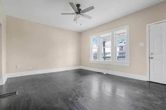 Building Photo - 172 S Richardson Ave