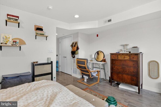 Building Photo - 1650 Point Breeze Ave
