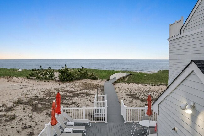 Building Photo - 473 Dune Rd