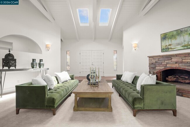 Building Photo - 10 Darnby Ct